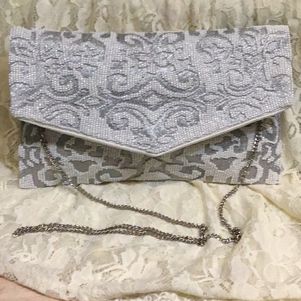 La Chic Multi Cultural Clutch/Crossbody w/Silver Chain White Pearl Beading NEW